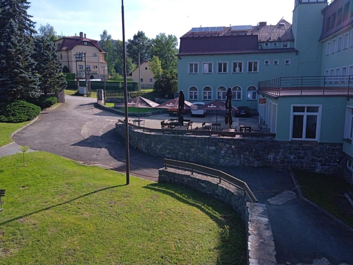 Hotel Forestyma Hodonín 外观 照片